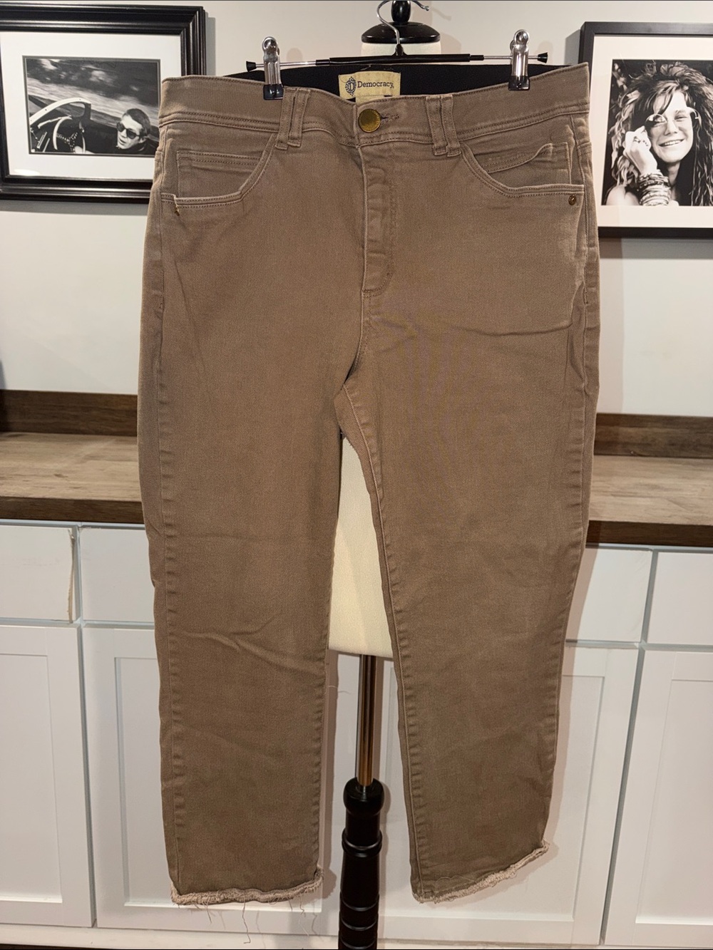 Democracy women’s beige Relaxed Jeans size 16